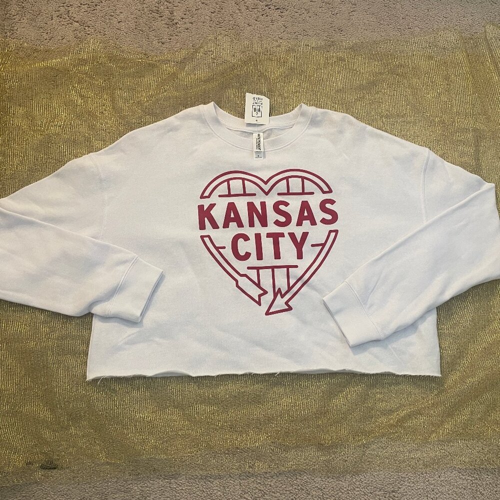 NWT: Cropped Kansas City sweatshirt. White in Size M. Independant Trading Co.